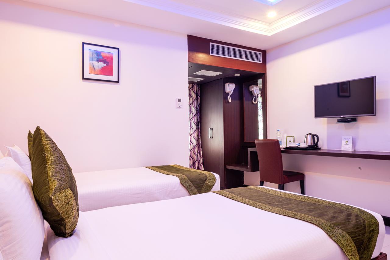 Treebo Empire Hotel Vijayawāda Exterior foto